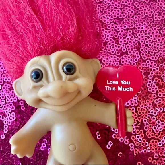 ❣️VINTAGE RUSS Valentine’s Troll Red Hair Heart Sign 3” Tall - Picture 2 of 4